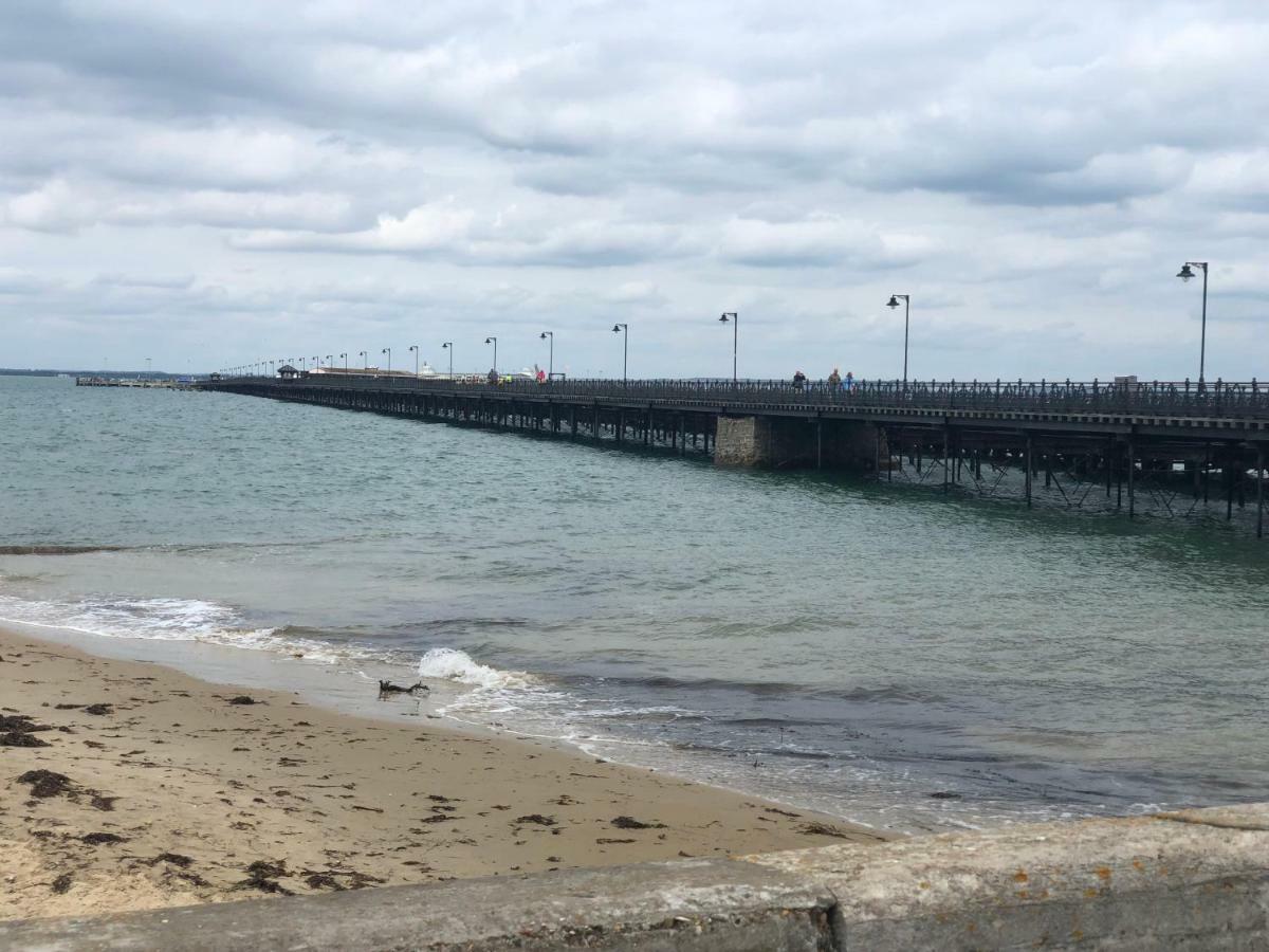 Wight On The Beach, Sleeps 4, Free Off Road Parking, Balcony With Sea Views Ryde  Exterior foto